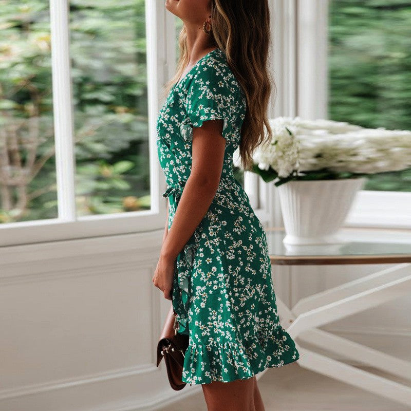 Vestido Curto Floral com Decote em V e Mangas Fluidas