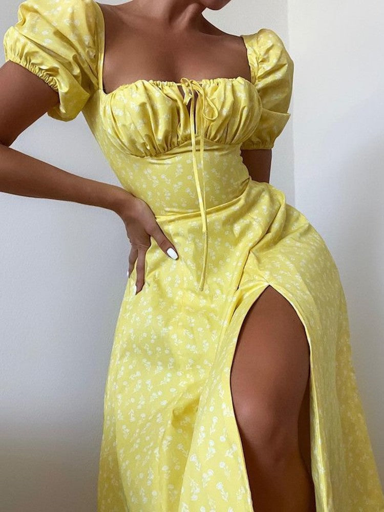 Vestido Romântico com Decote Quadrado e Babados