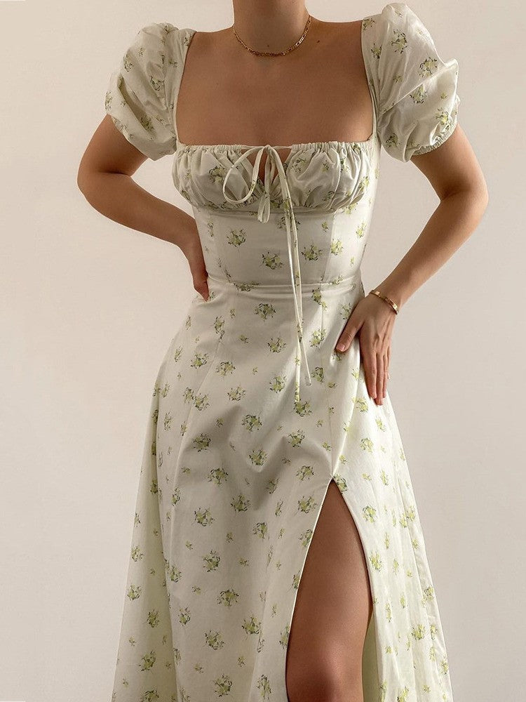 Vestido Romântico com Decote Quadrado e Babados