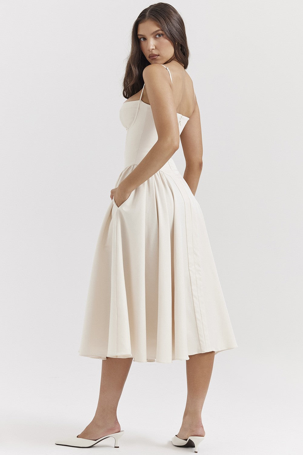 Vestido Midi de Alças com Corpete Estruturado